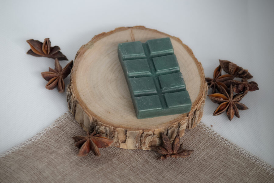 Groene waxmelt bar van bijenwas in reepvorm, geur Avensia met de frisse, kruidige tonen van wilde munt.