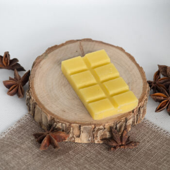 Gele waxmelt bar van bijenwas in reepvorm, geur Honinggloed met de warme zoetheid van pure honing.
